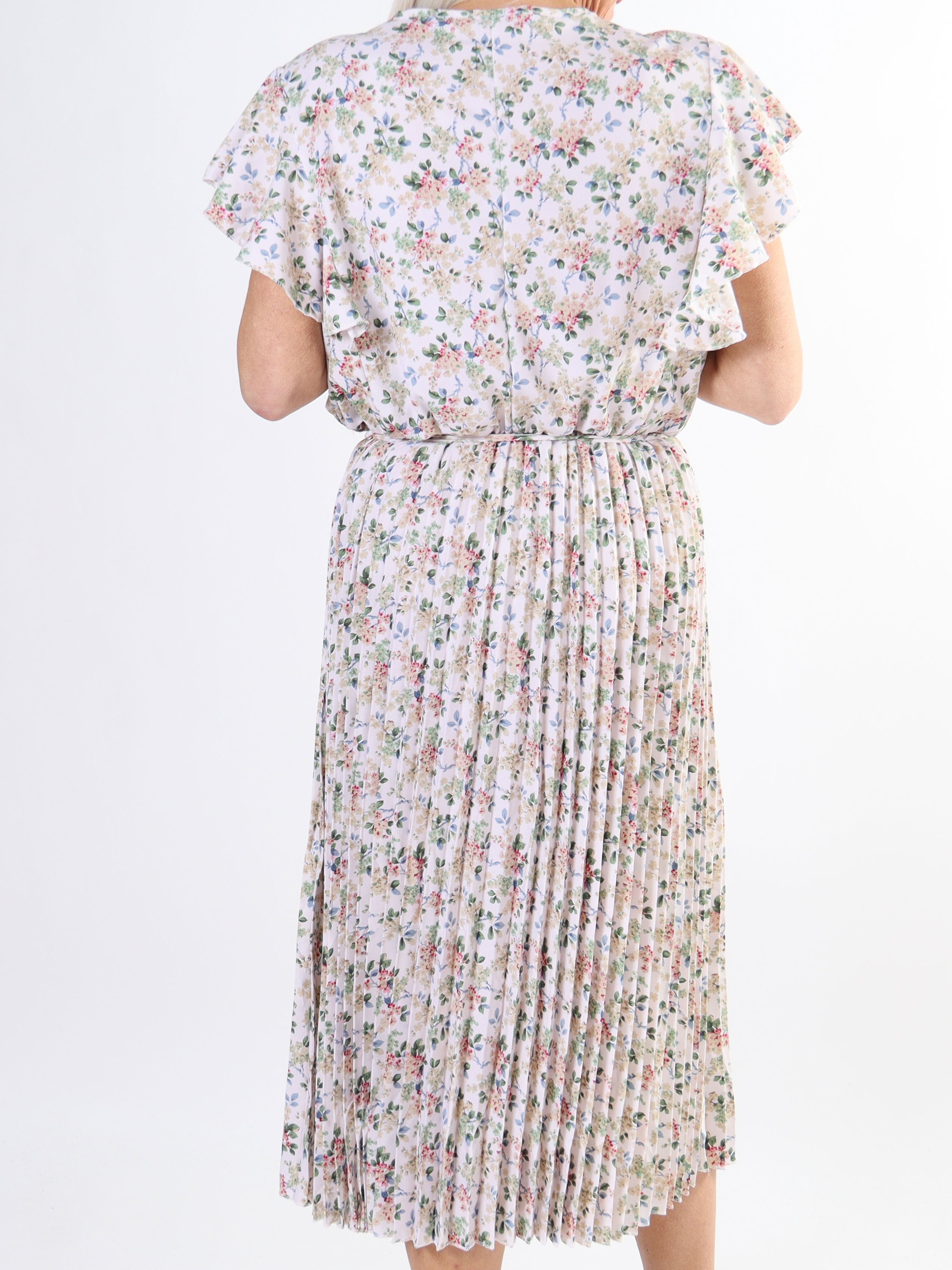 Callidora - Plus size-klänning med veck och volanger